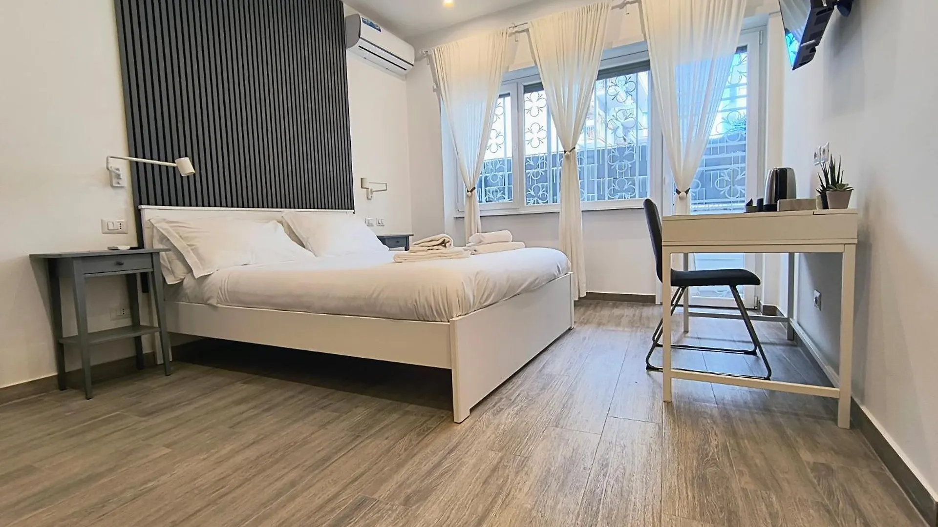 Hotel San Pietro Experience Roma 0*,  Italia