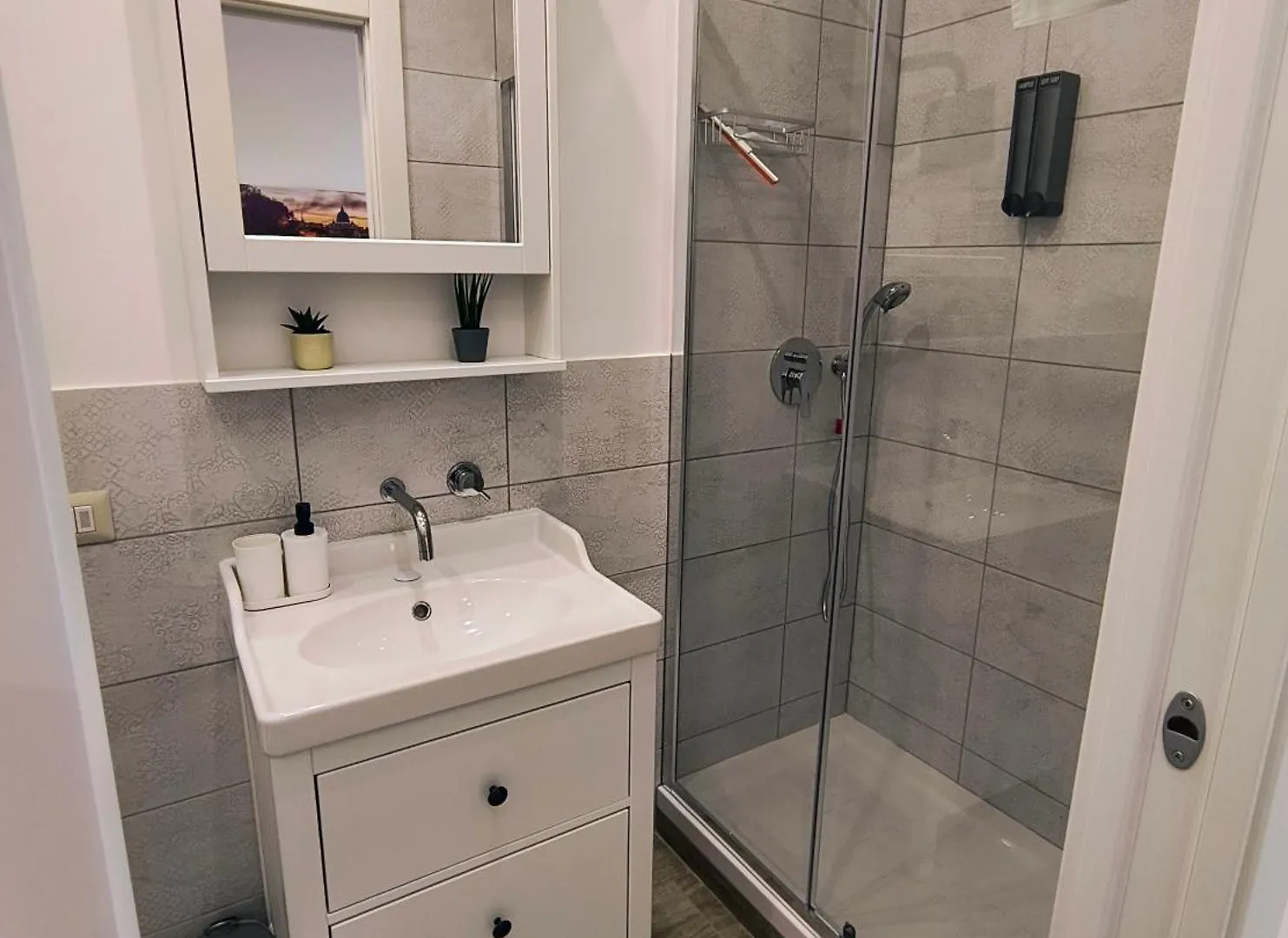Hotel San Pietro Experience Roma 0*,  Italia
